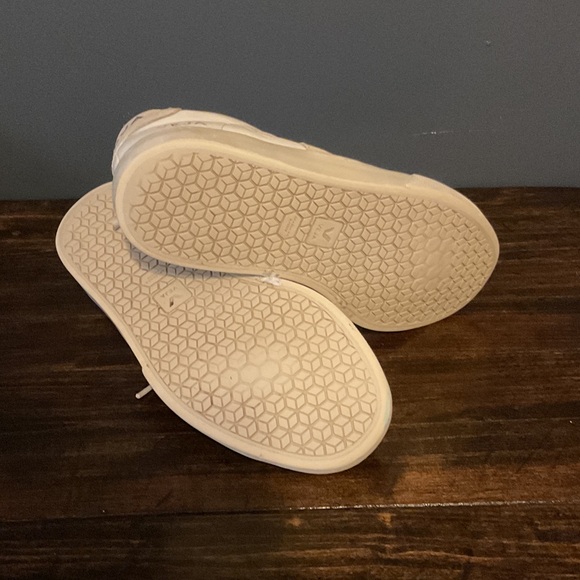 Veja Campo White Women's Sneakers - Picture 7 of 8